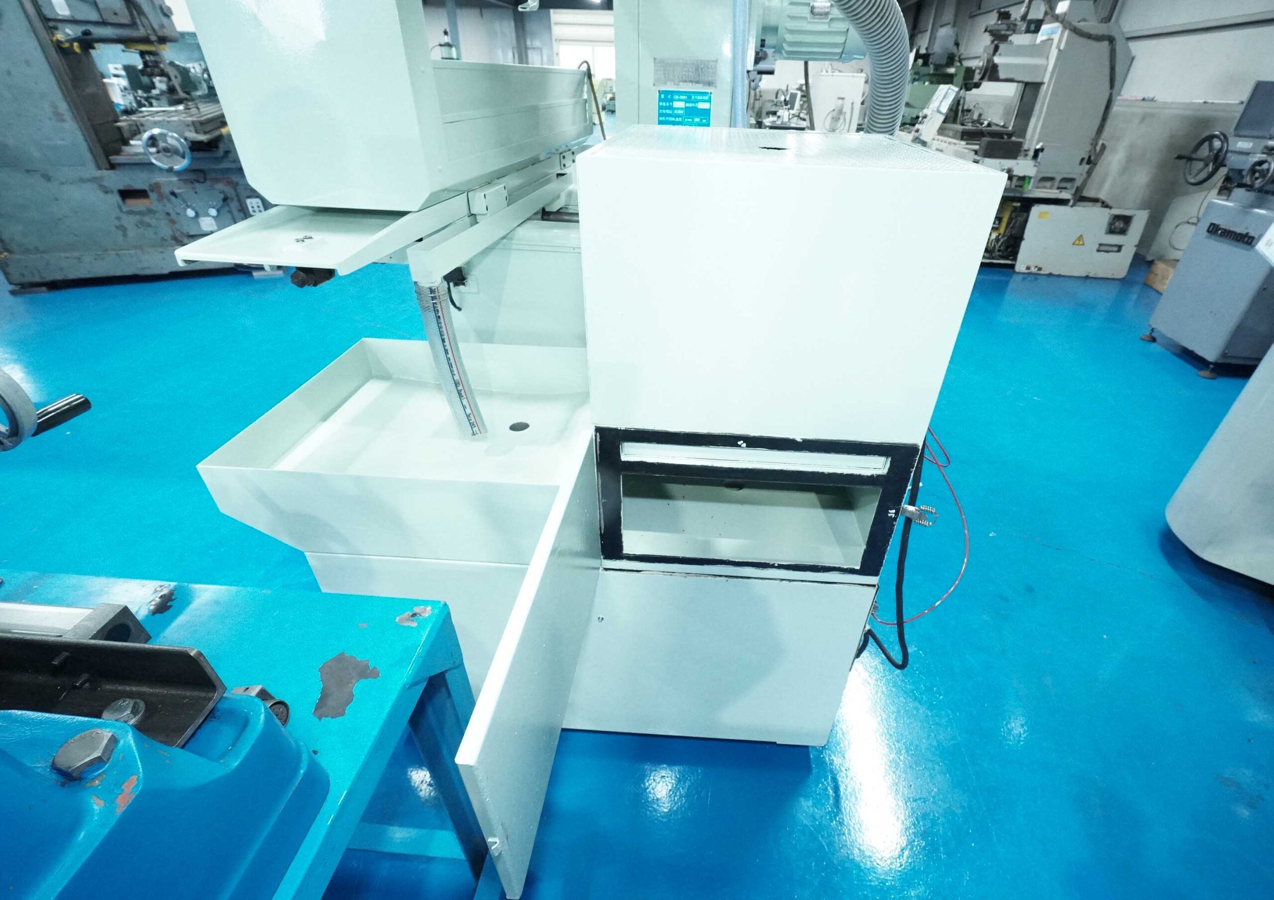 Precision Forming Surface Grinding Machine KURODA GSBMHF 中古機械と新品機械の