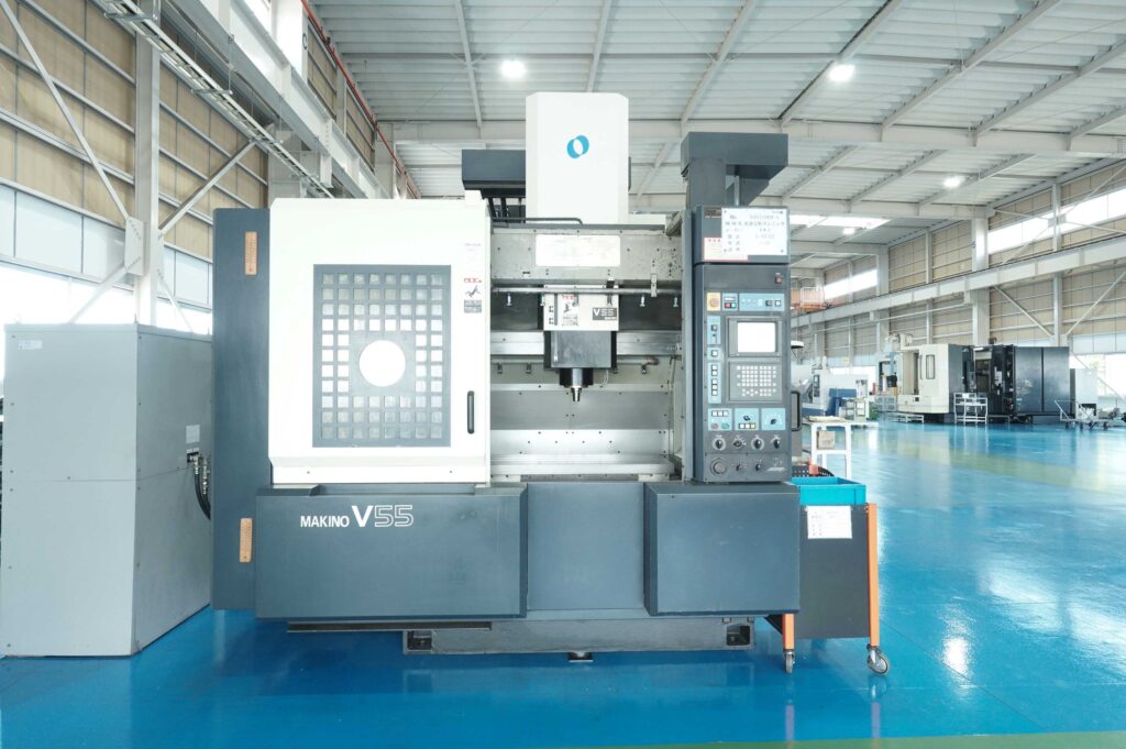 Vertical Machining-center MAKINO V55-A80 | 工作機械の中古＆新品